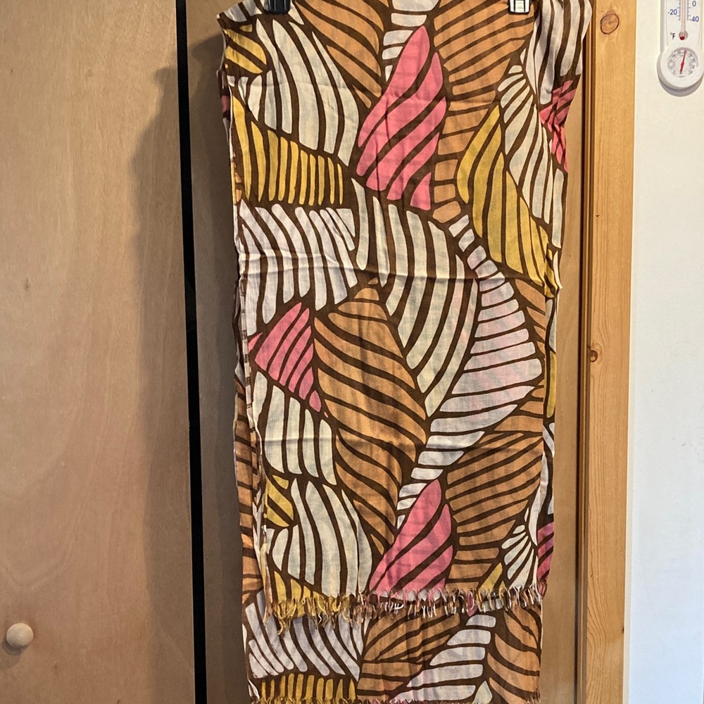 Colorful Leaf Pattern Scarf - image 1